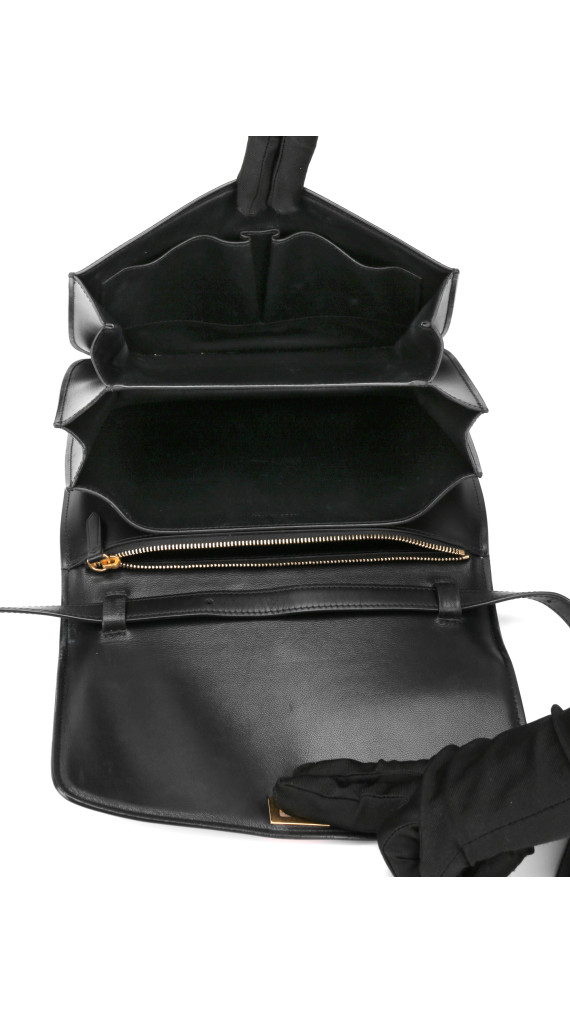 Celine Classic Box Bag i svart kalveskinn med gullspenne