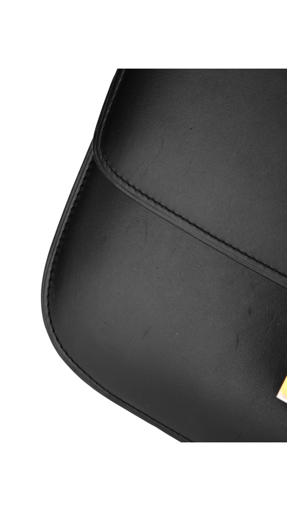 Celine Classic Box Bag i svart kalveskinn med gullspenne