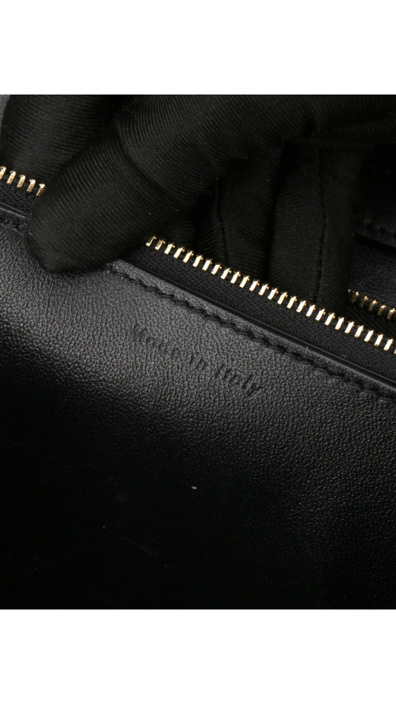 Celine Classic Box Bag i svart kalveskinn med gullspenne
