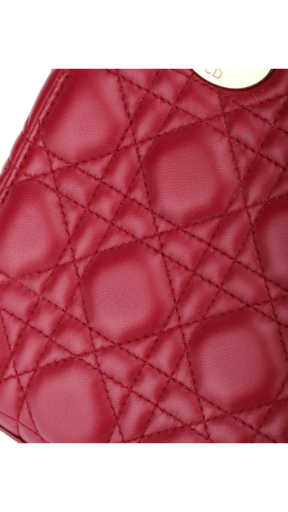 Lady Dior Medium Bag i rødt lammeskinn