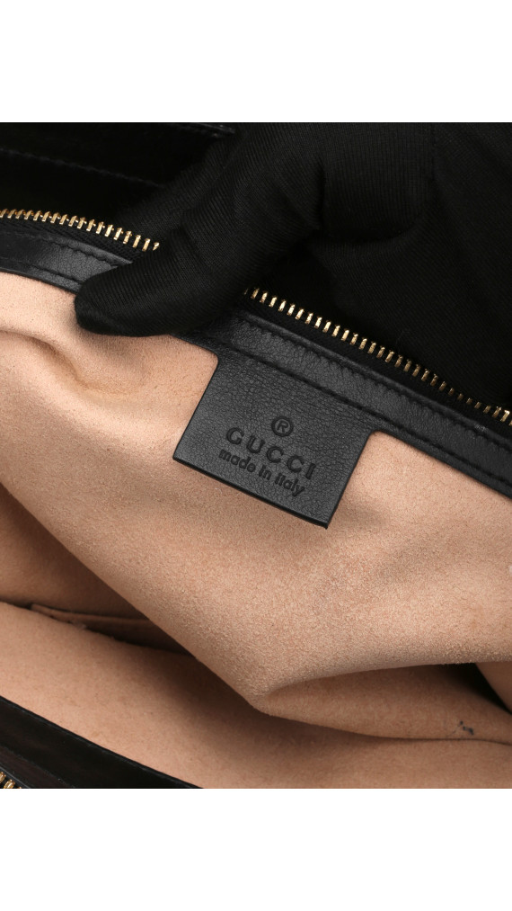 Gucci Tote i Gucci Signature skinn med elegante kjedehåndtak