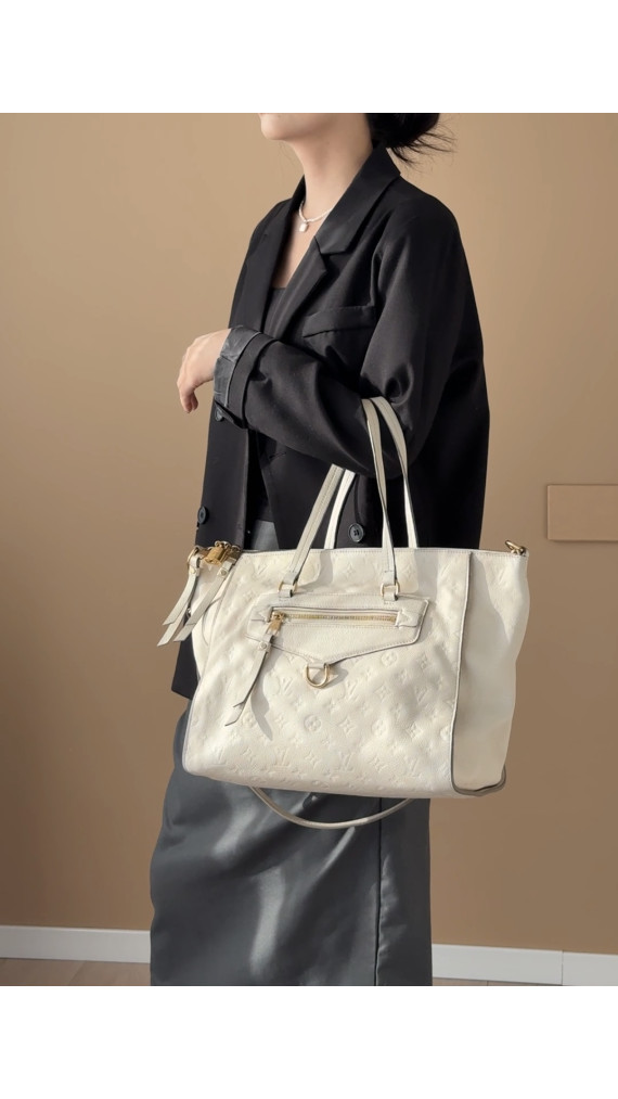 Louis Vuitton Empreinte Lumineuse Tote i kremhvitt skinn