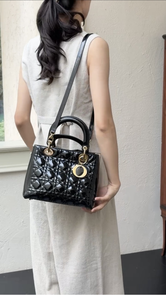 Christian Dior Lady Dior i Patent Skinn Veske – Svart