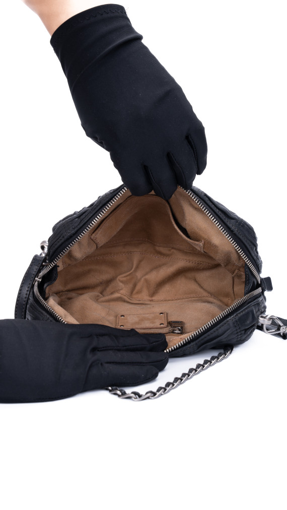Prada Gaufre skulderveske i svart med kjede og skinnrem