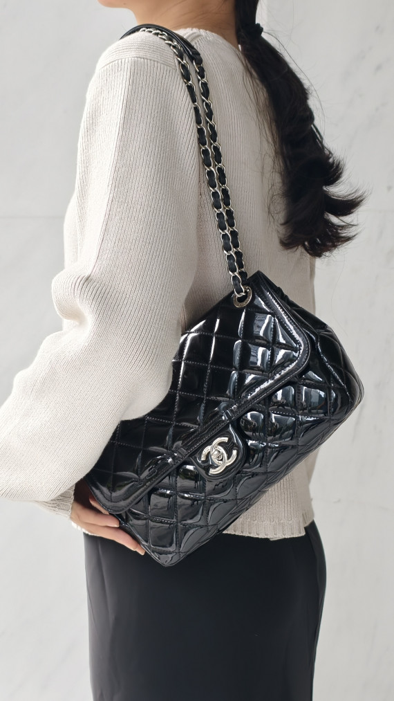 Chanel Classic Mini Flap Shoulder Bag I Sort Patent Skinn