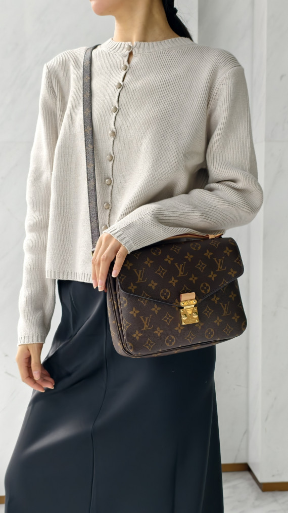 Louis Vuitton Pochette Métis Monogram Canvas