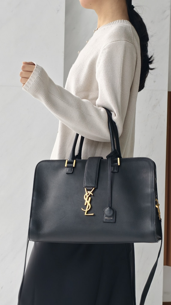 YSL Saint Laurent Cabas Bag Size Medium i svart skinn
