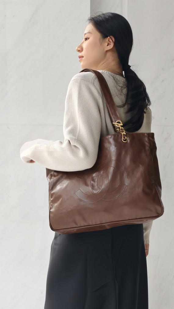 Vintage Chanel Tote Bag med CC logo i brun skinn