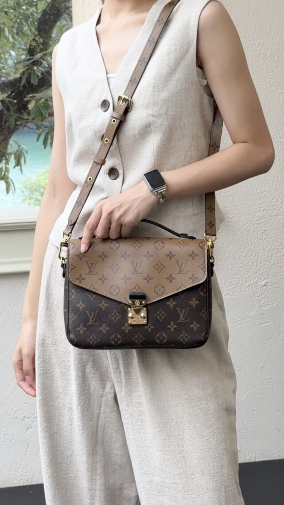 Louis Vuitton Pochette Métis Monogram Shoulder Bag