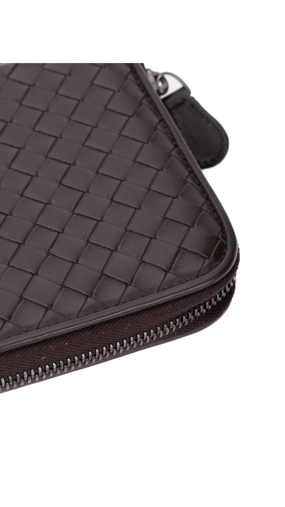 Bottega Veneta Intrecciato Clutch i mørkebrunt skinn