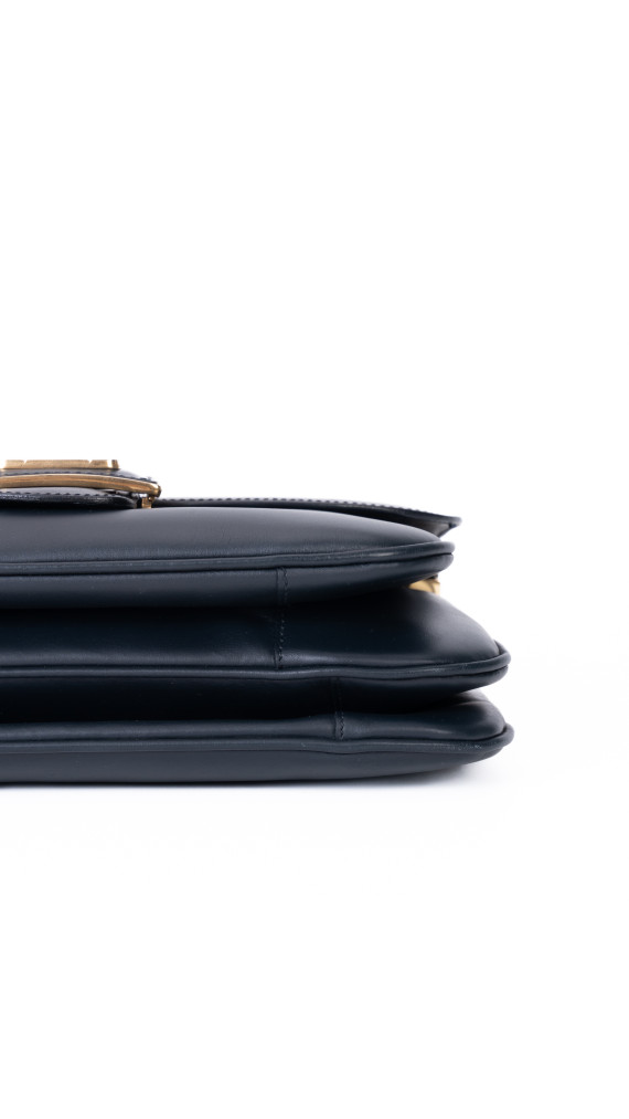 Celine Classic Box Bag i mørkeblå skinn med gullfarget hardware