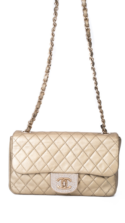 Chanel Single Flap Bag i gull skinn med dekorert CC-lås