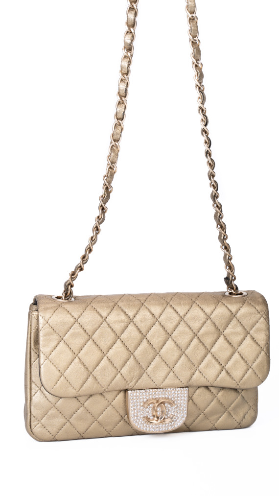 Chanel Single Flap Bag i gull skinn med dekorert CC-lås