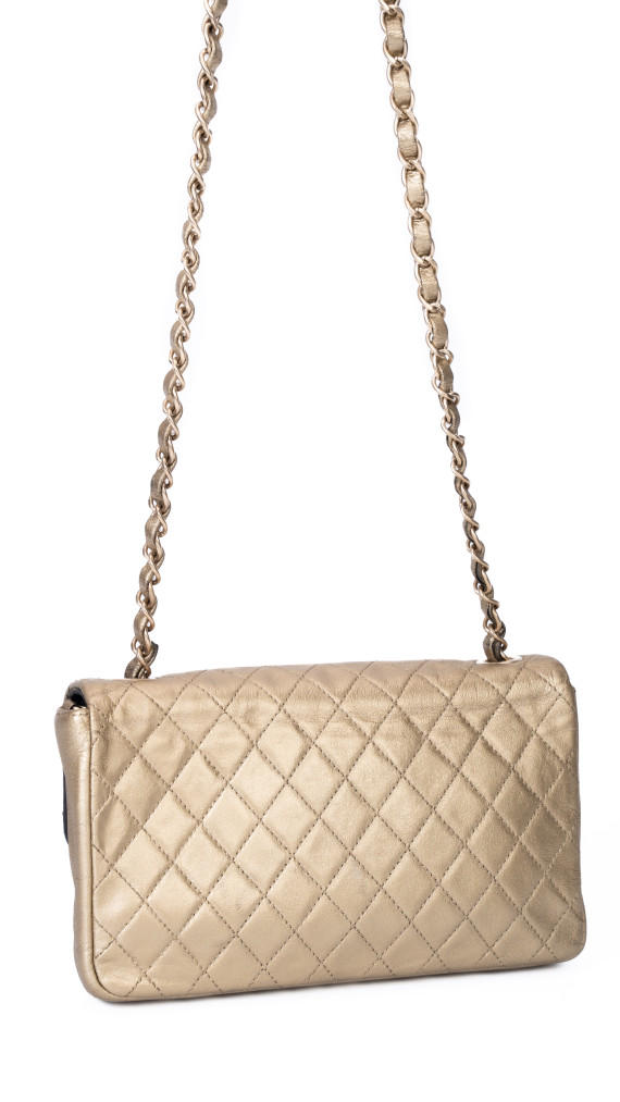 Chanel Single Flap Bag i gull skinn med dekorert CC-lås