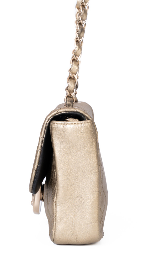 Chanel Single Flap Bag i gull skinn med dekorert CC-lås