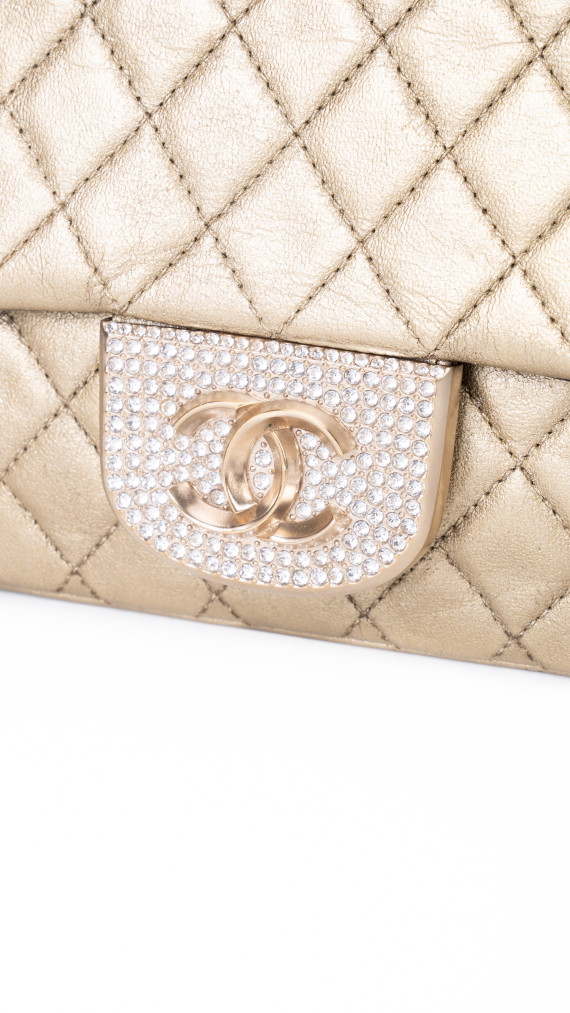 Chanel Single Flap Bag i gull skinn med dekorert CC-lås