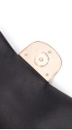 Chanel Single Flap Bag i gull skinn med dekorert CC-lås