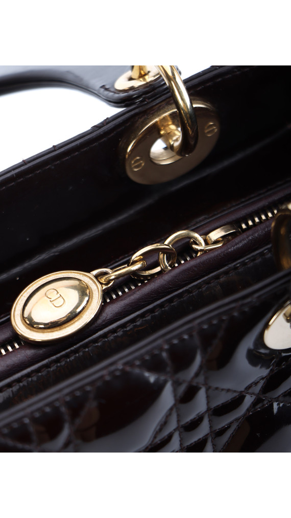 Christian Dior Lady Dior Medium i mørk brun patent skinn