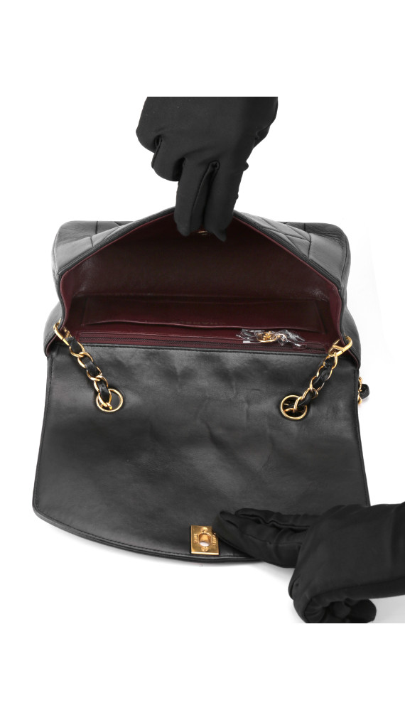 Chanel Diana Flap Bag i svart lammeskinn