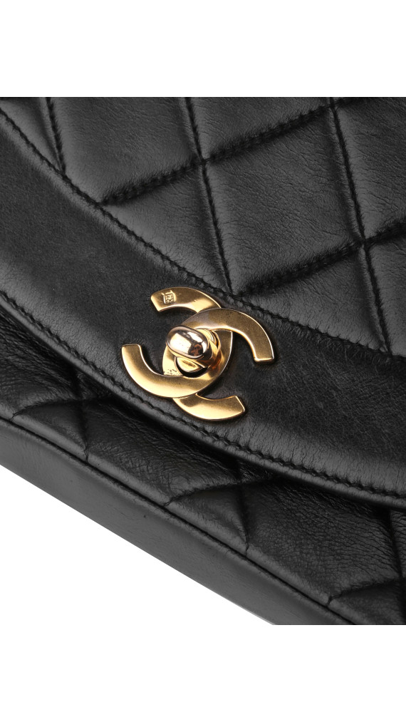 Chanel Diana Flap Bag i svart lammeskinn