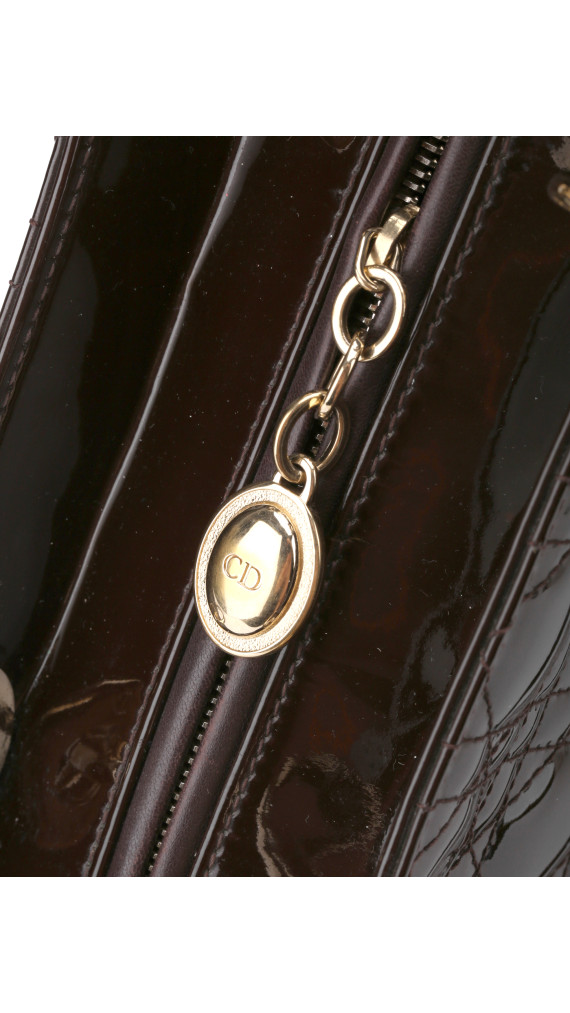 Christian Dior Lady Dior Medium i mørk brun patent skinn