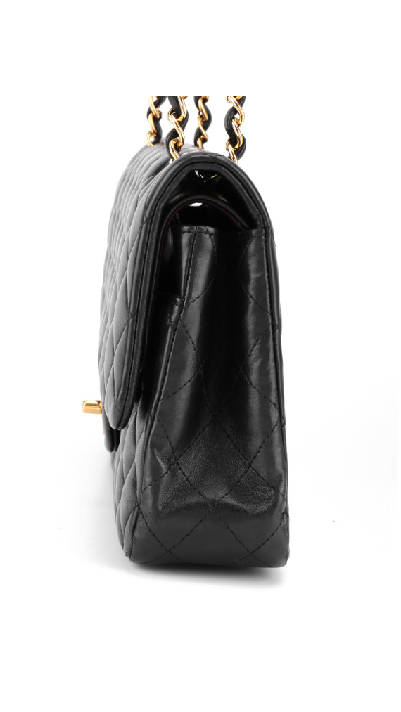 Chanel Classic Double Flap Medium i svart lammeskinn