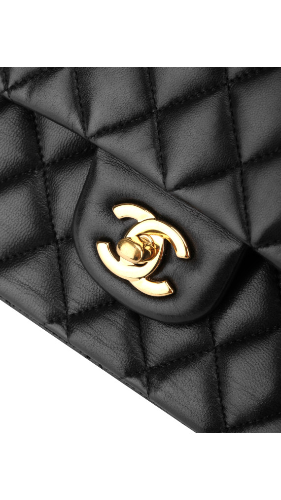 Chanel Classic Double Flap Medium i svart lammeskinn