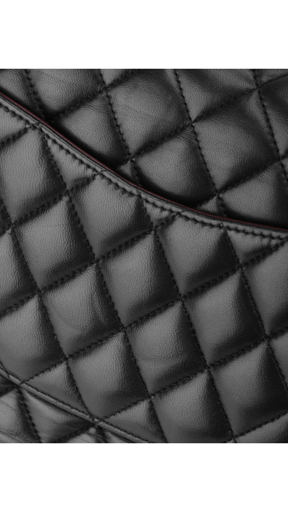 Chanel Classic Double Flap Medium i svart lammeskinn