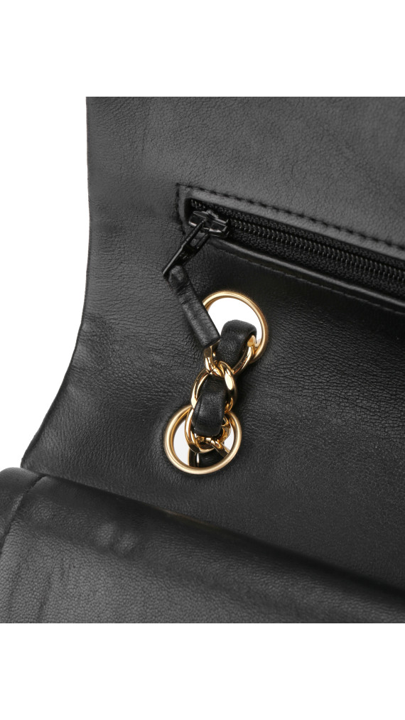 Chanel Classic Double Flap Medium i svart lammeskinn