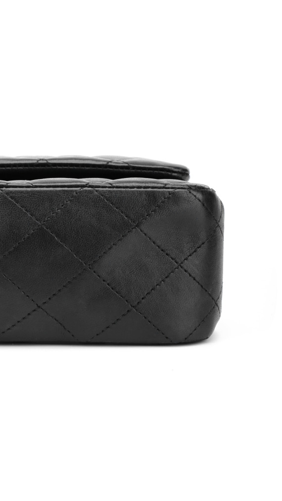 Chanel Classic Double Flap Medium i svart lammeskinn