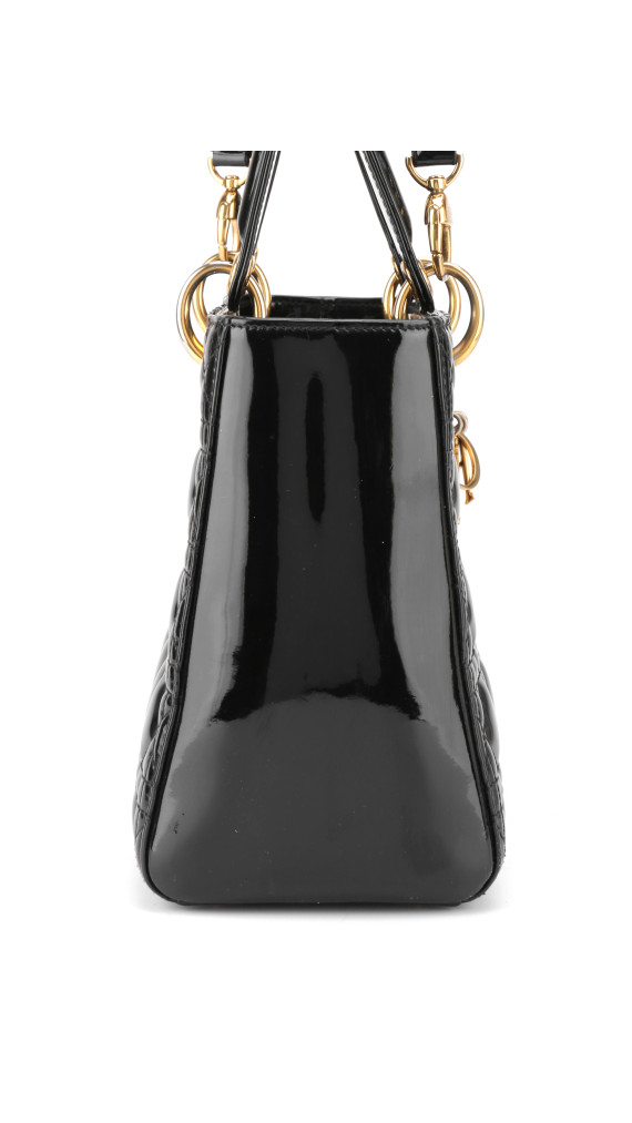 Christian Dior Lady Dior Medium i svart patent skinn
