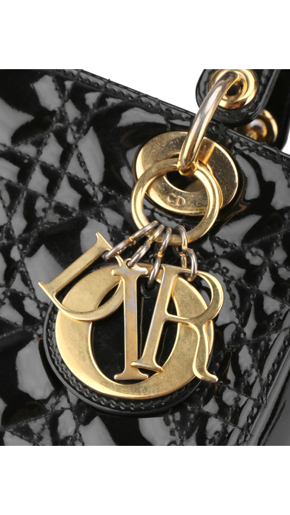 Christian Dior Lady Dior Medium i svart patent skinn
