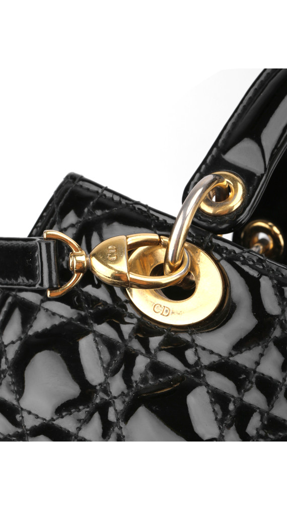 Christian Dior Lady Dior Medium i svart patent skinn