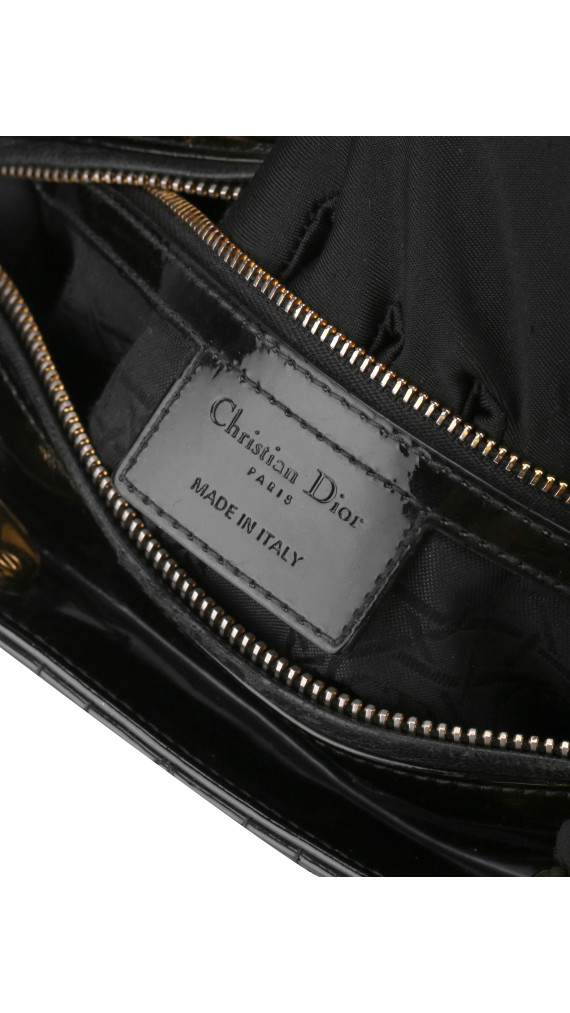 Christian Dior Lady Dior Medium i svart patent skinn