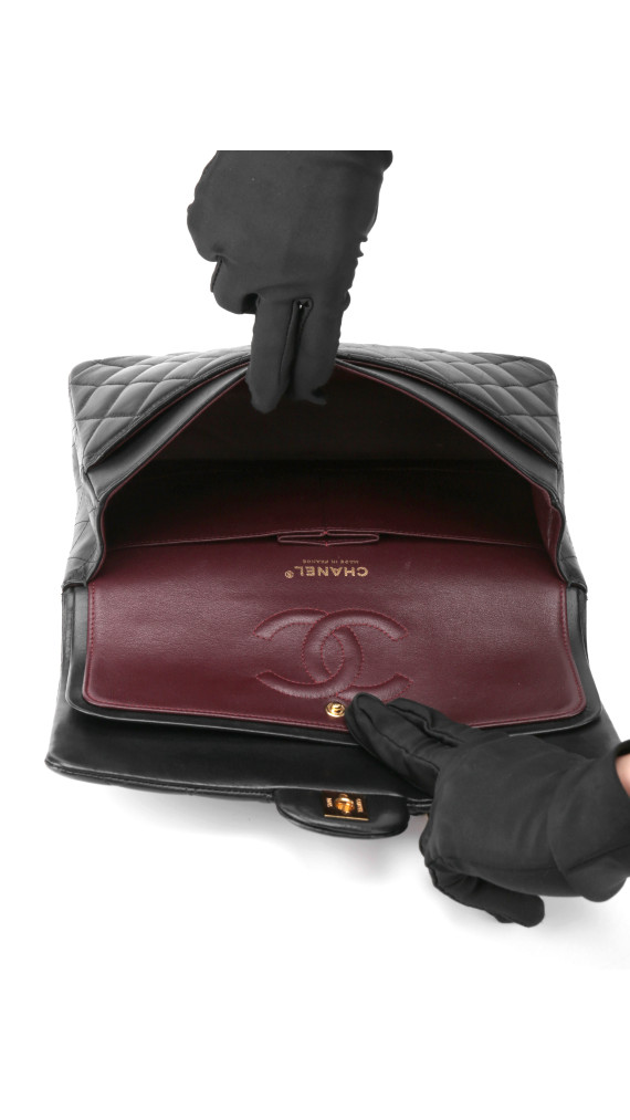 Chanel Classic Double Flap Medium i svart lammeskinn