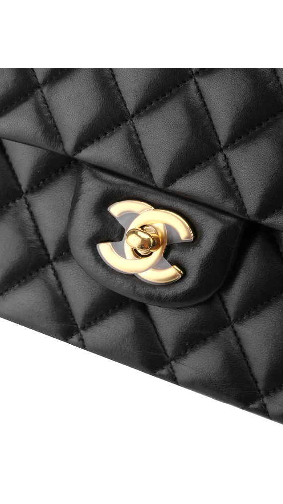 Chanel Classic Double Flap Medium i svart lammeskinn