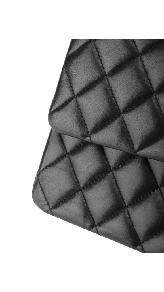 Chanel Classic Double Flap Medium i svart lammeskinn