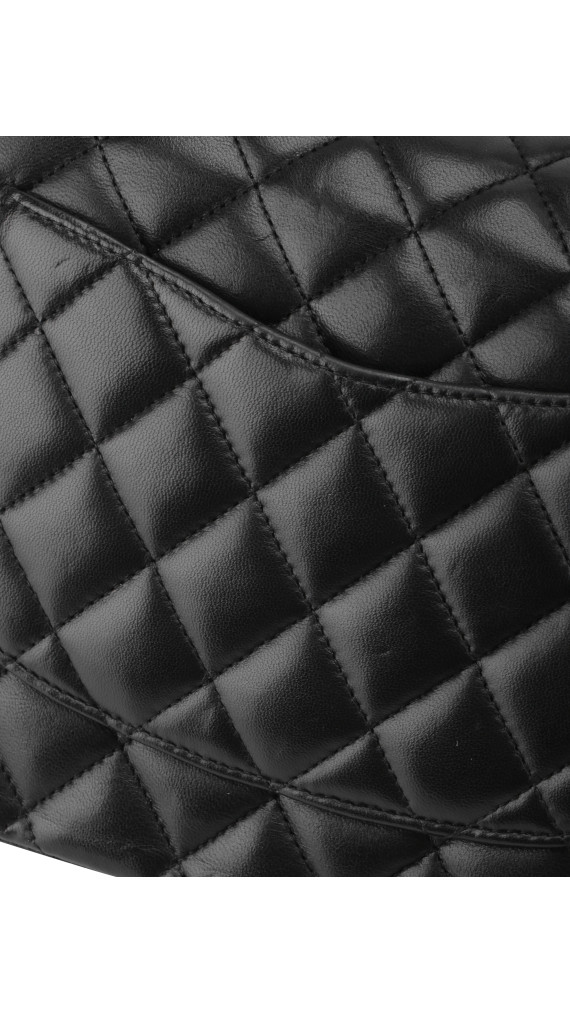 Chanel Classic Double Flap Medium i svart lammeskinn
