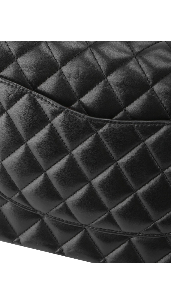 Chanel Classic Double Flap Medium i svart lammeskinn