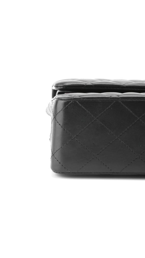 Chanel Classic Double Flap Medium i svart lammeskinn