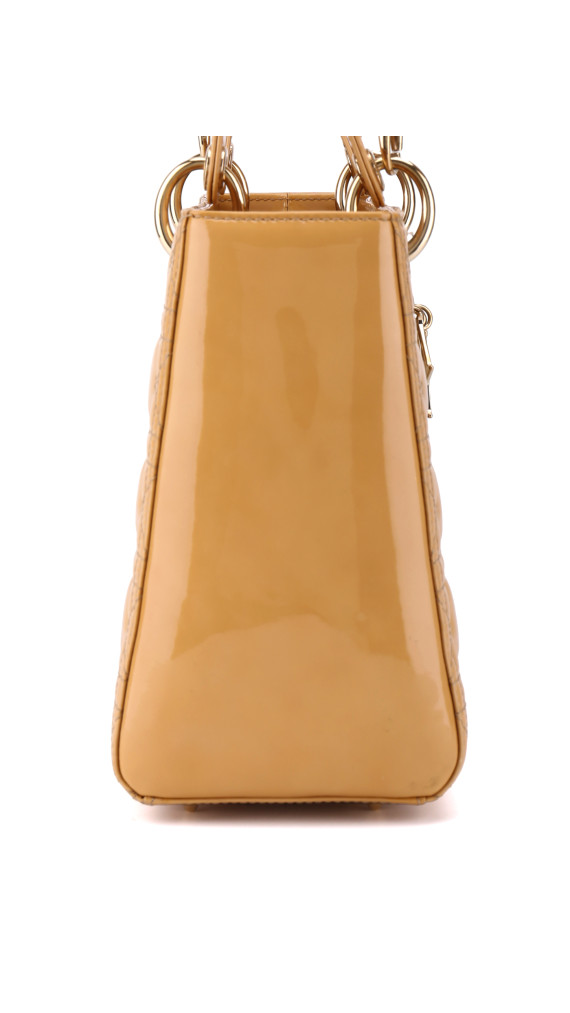 Christian Dior Lady Dior Medium i Beige patent skinn
