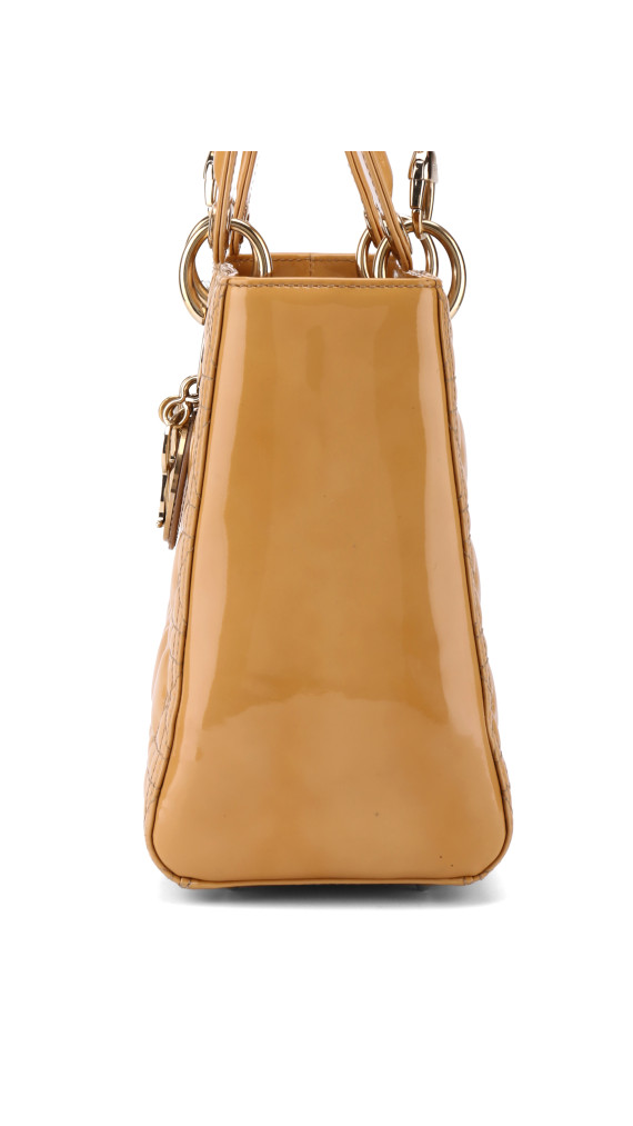 Christian Dior Lady Dior Medium i Beige patent skinn
