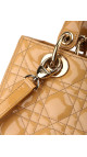 Christian Dior Lady Dior Medium i Beige patent skinn