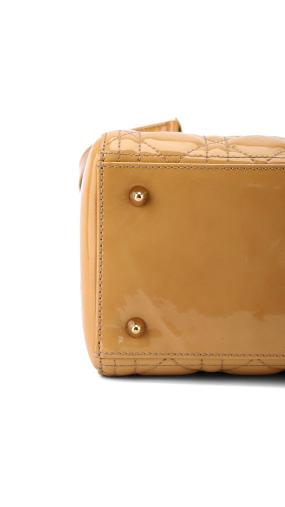 Christian Dior Lady Dior Medium i Beige patent skinn