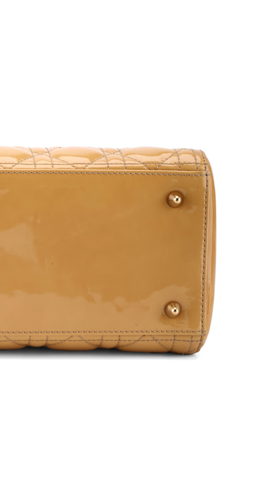 Christian Dior Lady Dior Medium i Beige patent skinn
