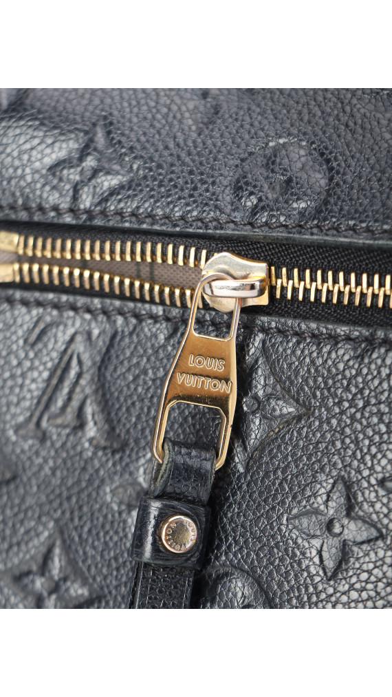 Louis Vuitton Pochette Métis i sort Monogram Empreinte-skinn