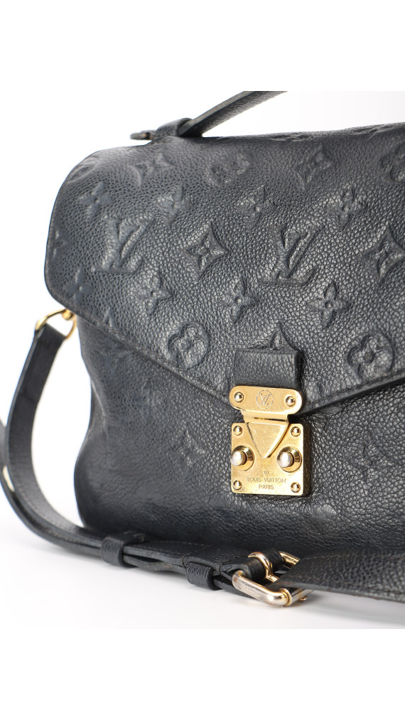 Louis Vuitton Pochette Métis i sort Monogram Empreinte-skinn