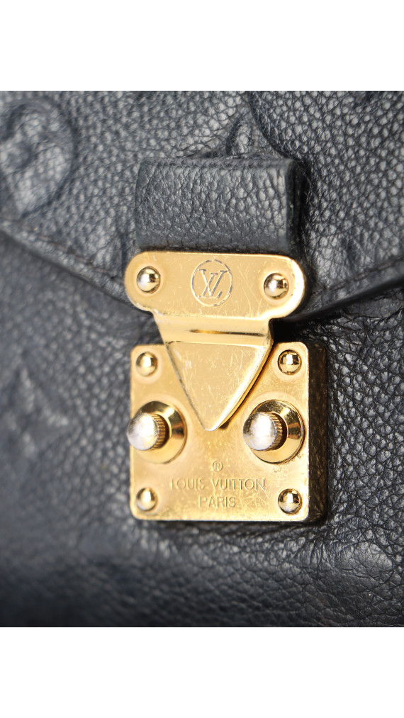 Louis Vuitton Pochette Métis i sort Monogram Empreinte-skinn