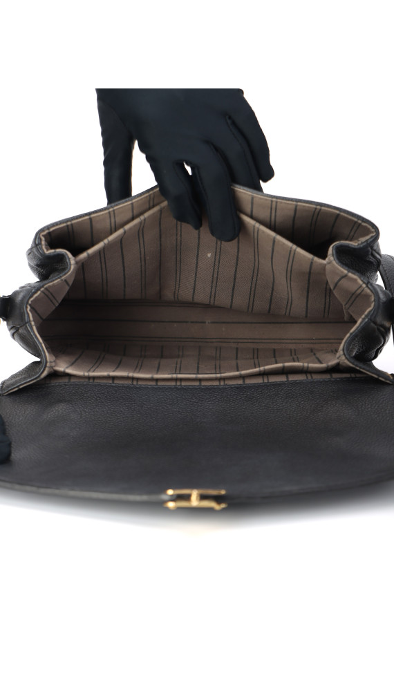 Louis Vuitton Pochette Métis i sort Monogram Empreinte-skinn