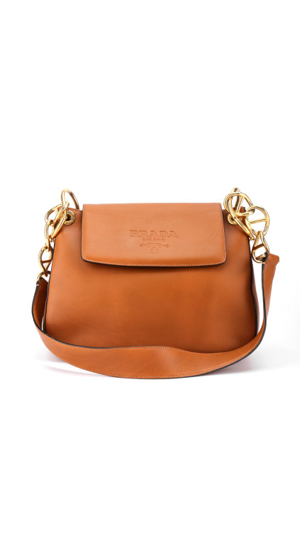 Prada Soft Calf Flap Shoulder Bag i karamellbrunt skinn